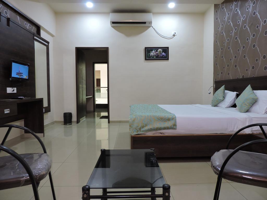 Hotel Sangam Regency Ratnāgiri Quarto foto